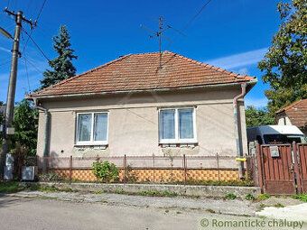 Dva rodinné domy za cenu jedného v obci Zlatno