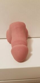 gumové modely mužských pohlavných orgánov