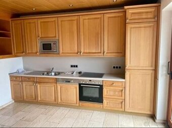Kuchyně světlý dub masiv s vestavěnými spotřebiči,5684