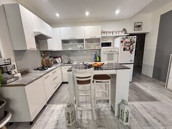 Prerobený 3,5 izbový bytík na bývanie aj na investíc…