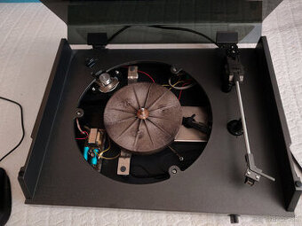 Gramafón TESLA NC470