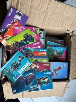 Fortnite karty cca 1000 kusov, aj vzacne charactery