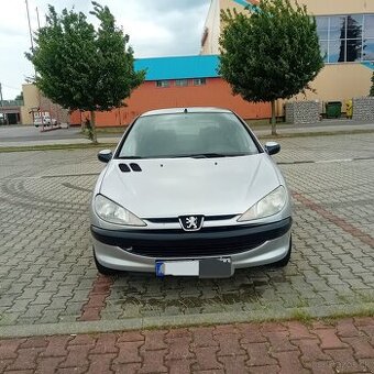 Peugeot 206 1.4 benzín