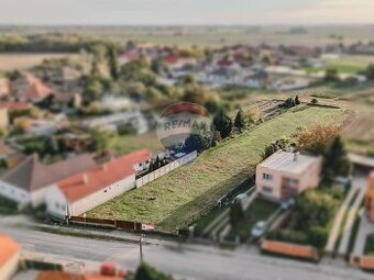 Stavebný pozemok pre rodinný dom/bytovú výstavbu - 2410 m2