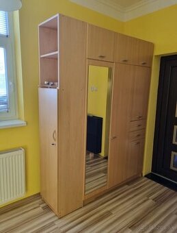 Predám skriňu - veľa úložného priestoru