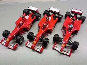 3x F1 FERRARI F2001 a F2000 SCHUMACHER HOTWHEELS 1:18