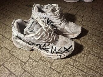 Balenciaga runner