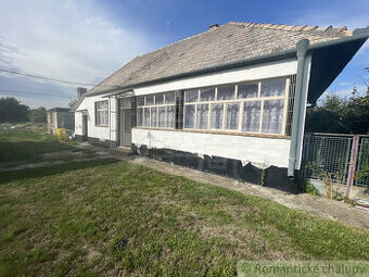 Trojizbový rodinný dom s veľkým pozemkom v Mojmírovciach –