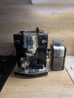 Pákový kávovar Ec820.B + mlynček na kávu Krups GVX242 - 1