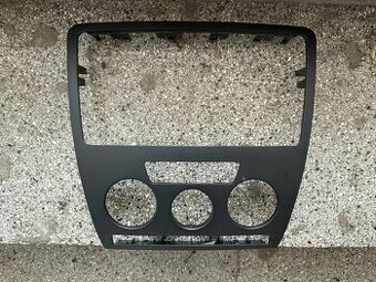 Rámček na autorádio Škoda Octavia 2