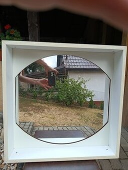 Zrkadlo v bielom ráme