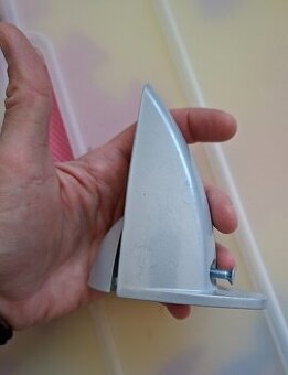 Veľké tukano, konzola na police