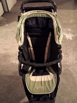 Predám kočík športový zeleno krémovej farby