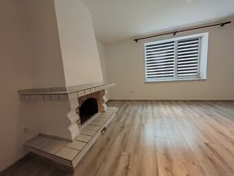 Do prenájmu 2 izbový byt v centre Komárna - 1