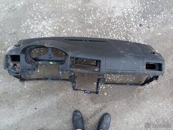 Predám palubnú dosku na vw golf 4 rok výroby 2003