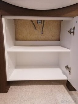 Skrinka s umyvadlom plus skrinka na veci