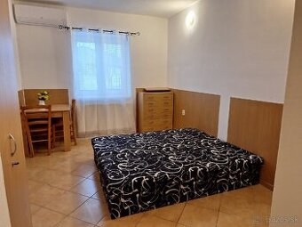 Garsónka pri Šamoríne - 1