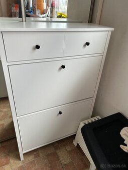 Biela skrinka na topanky/ botník