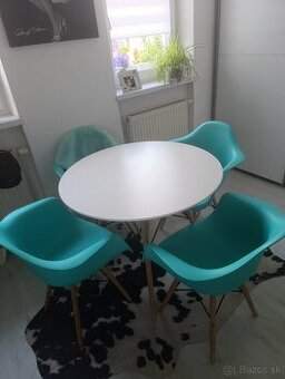 Kuchynský stôl a jedálenské stoličky