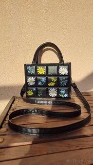 Dámska kabelka čierna s kvetmi - originál, crossbody
