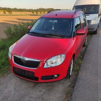 Škoda Roomster 1.6 16V MPI benzín červená
