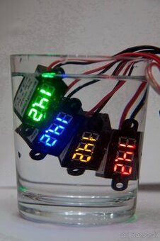 Vodotesný voltmeter