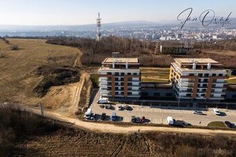 NOVOSTAVBA: 1,5 izb. byt, loggia + park. státie, v štandarde