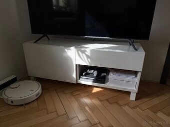 Predam skrinku pod TV BESTA Ikea