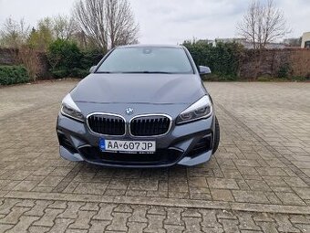 Predam BMW 225xe M paket hybrid automat