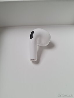 Airpods 4 práve sluchátko + krabica