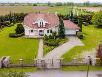 POZEMOK 16 500 m2, IBA 3 km OD LEVÍC,RODINNÁ VILA, DVOJGARÁŽ