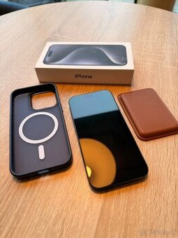 Iphone 15pro v záruke + magsafe kryt + magsafe peňaženka