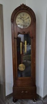 Majestátne podlahové hodiny
