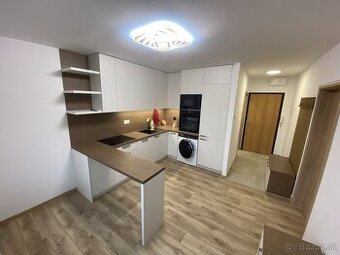 Prenajmem útulný 1,5-izbový byt v Ružinove pri OC Retro