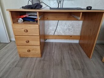 Dreveny pisaci stol
