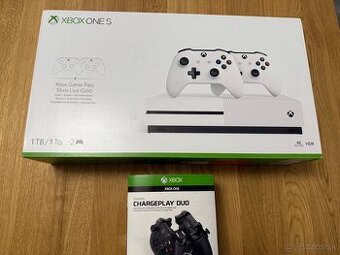 Xbox One S 1TB s 2 ovládačmi a nabíjacou stanicou