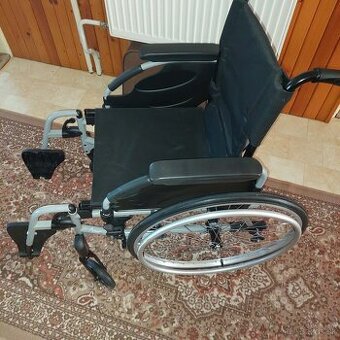 invalidný vozík, chodítko, polohovateľná posteľ
