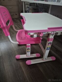 Rastúci stôl so stoličkou