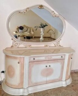 Komoda s oddeleným zrkadlom