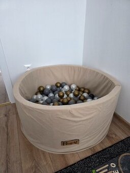 Suchý bazén s guličkami