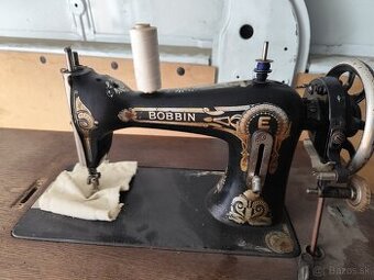 Predám starožitný šliapací šijací stroj BOBBIN – retro / vin