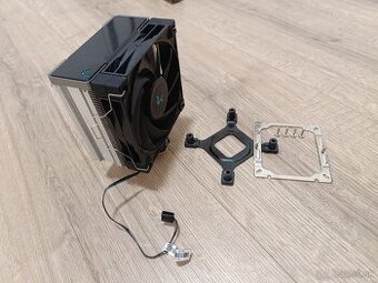 Predám CPU chladič DeepCool AK400