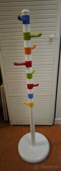 Predam detský farebný vešiak