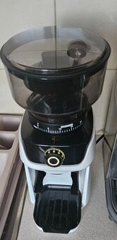 AVX CG401 mlynček na kávu