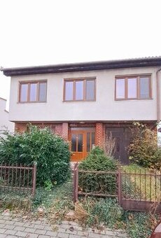 Rodinný dom v radovej zástavbe v Radošine