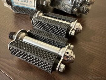 Nové retro pedále
