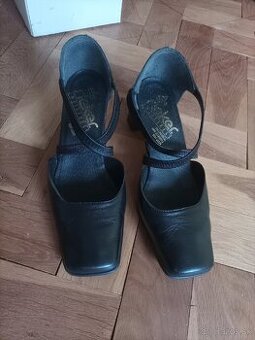Kožené lodičky veľ. 38