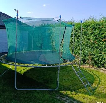 Trampolína