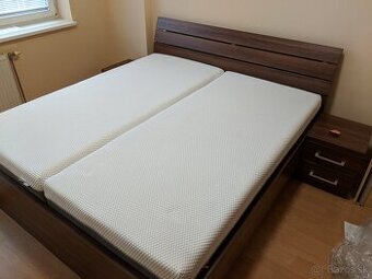 Manželská posteľ s úložným priestorom + nočné stolíky