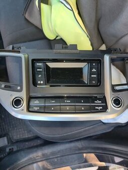Tovarenske radio na Hyundai Tucson TLE